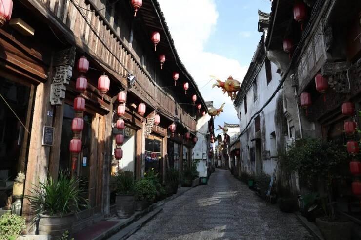 要“颜值”还是选“内在”？50名草莓“佳丽”现场PK，来看→